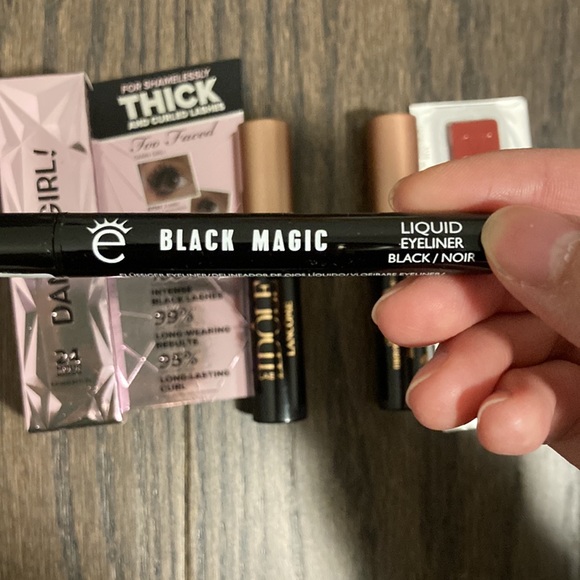 Makeup set - Picture 3 of 3